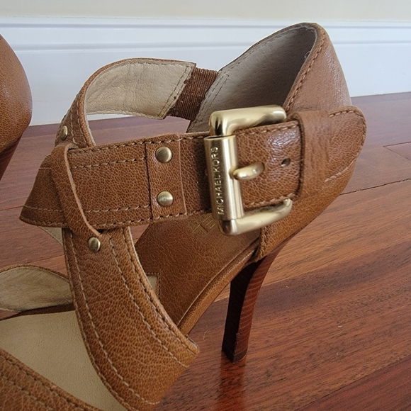 Michael Kors Cognac Cross Heels with Gold Harware - Picture 5 of 8